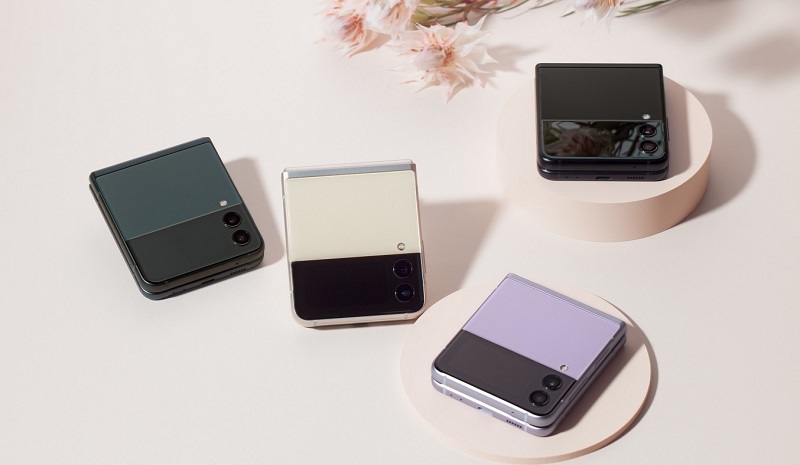 Samsung Galaxy Z Flip3 5G c&oacute; thiết kế tựa như hộp trang điểm